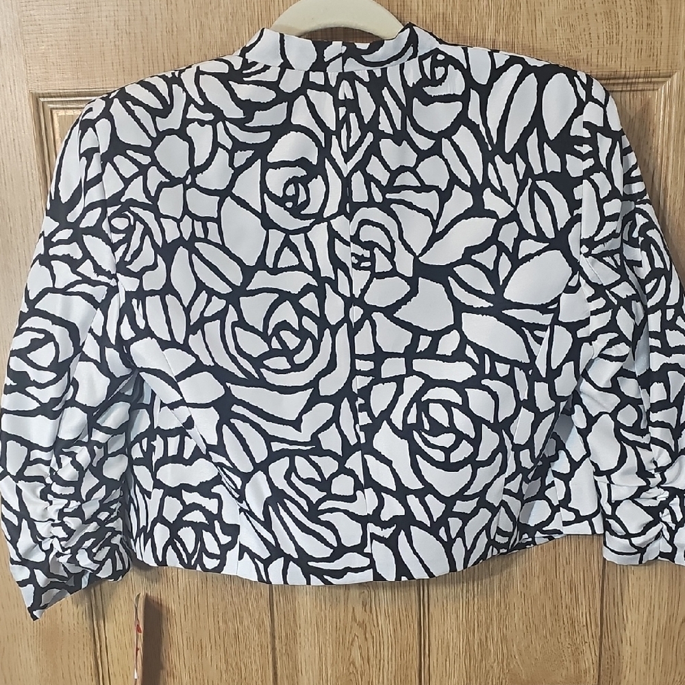 Evan Picone Black and White Floral Blazer - Picture 7 of 7